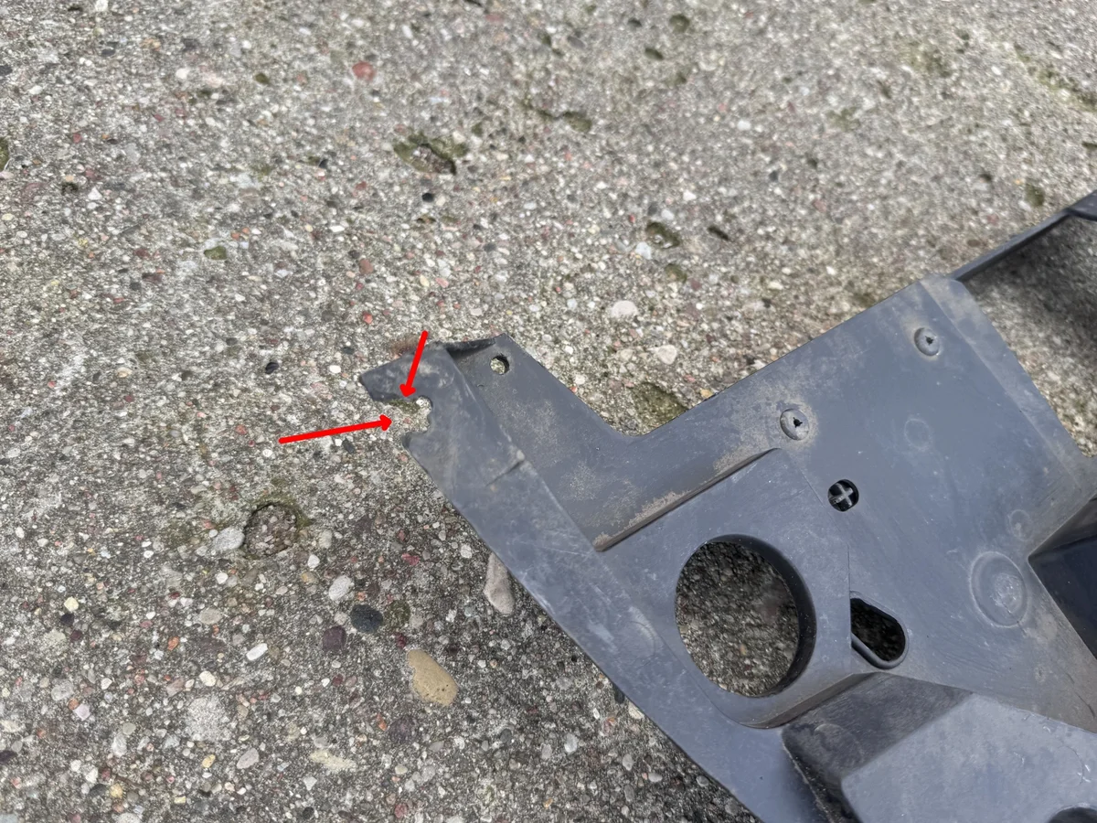 Renault Megane 3 III Unterstoßstangenabdeckung vorne image 6