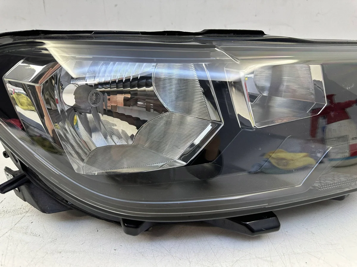 VW T-Cross Koplamp Rechts Gebruikt 2GM941006A image 3