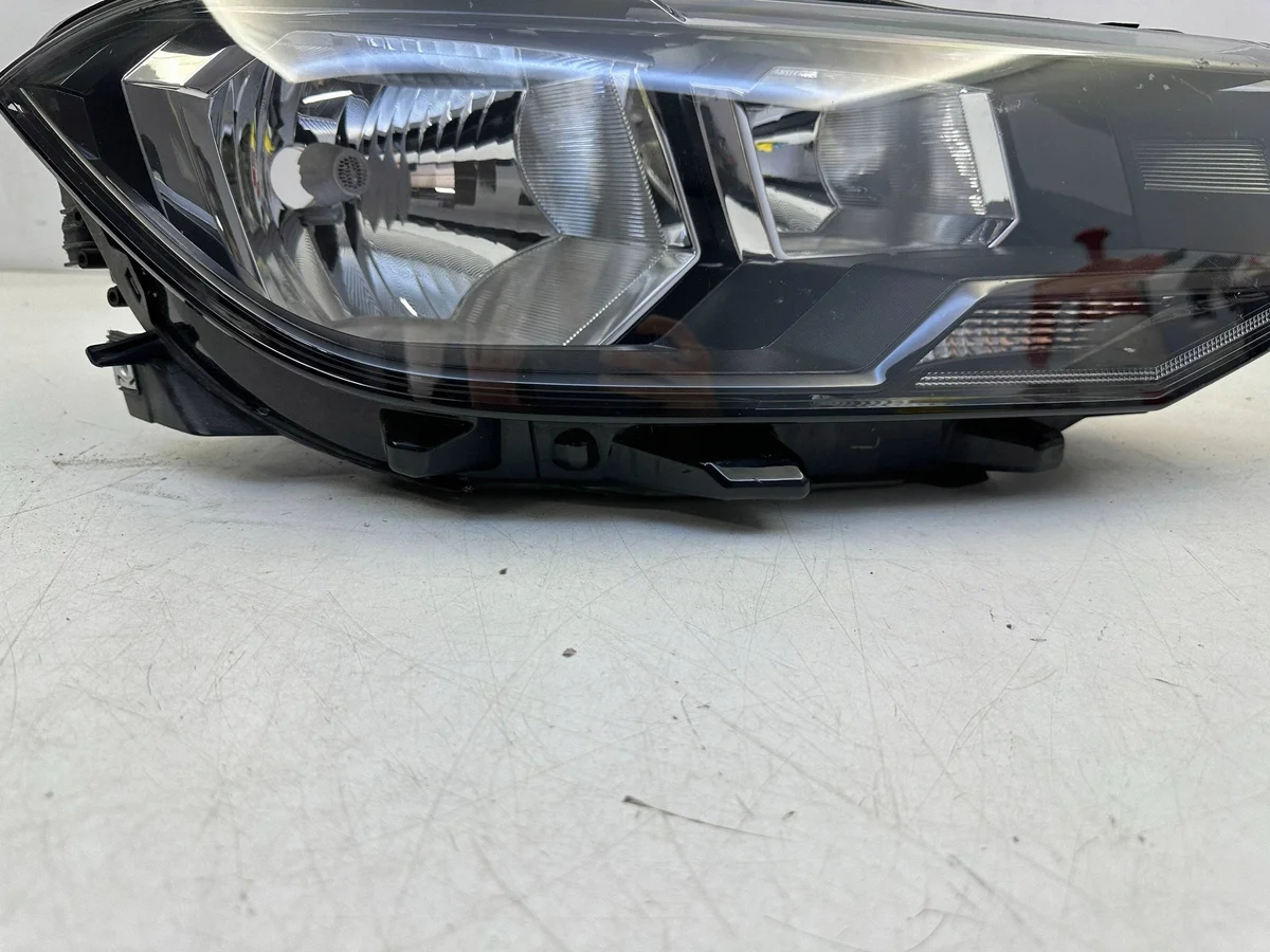 VW T-Cross Koplamp Rechts Gebruikt 2GM941006A image 9