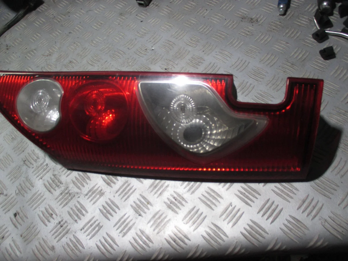 Takavalaisin oikea Renault Kangoo II AIC11790
