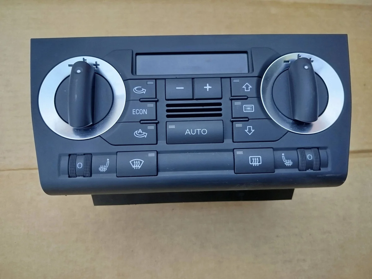 Audi A3 8P Ilmastoinnin Paneeli 8P0820043AD