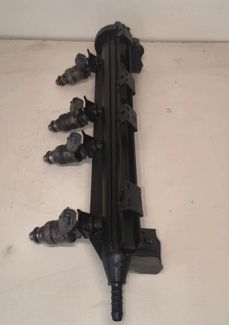 Einspritzleiste 1.6 MPI BSE BGU VW Golf V image 3