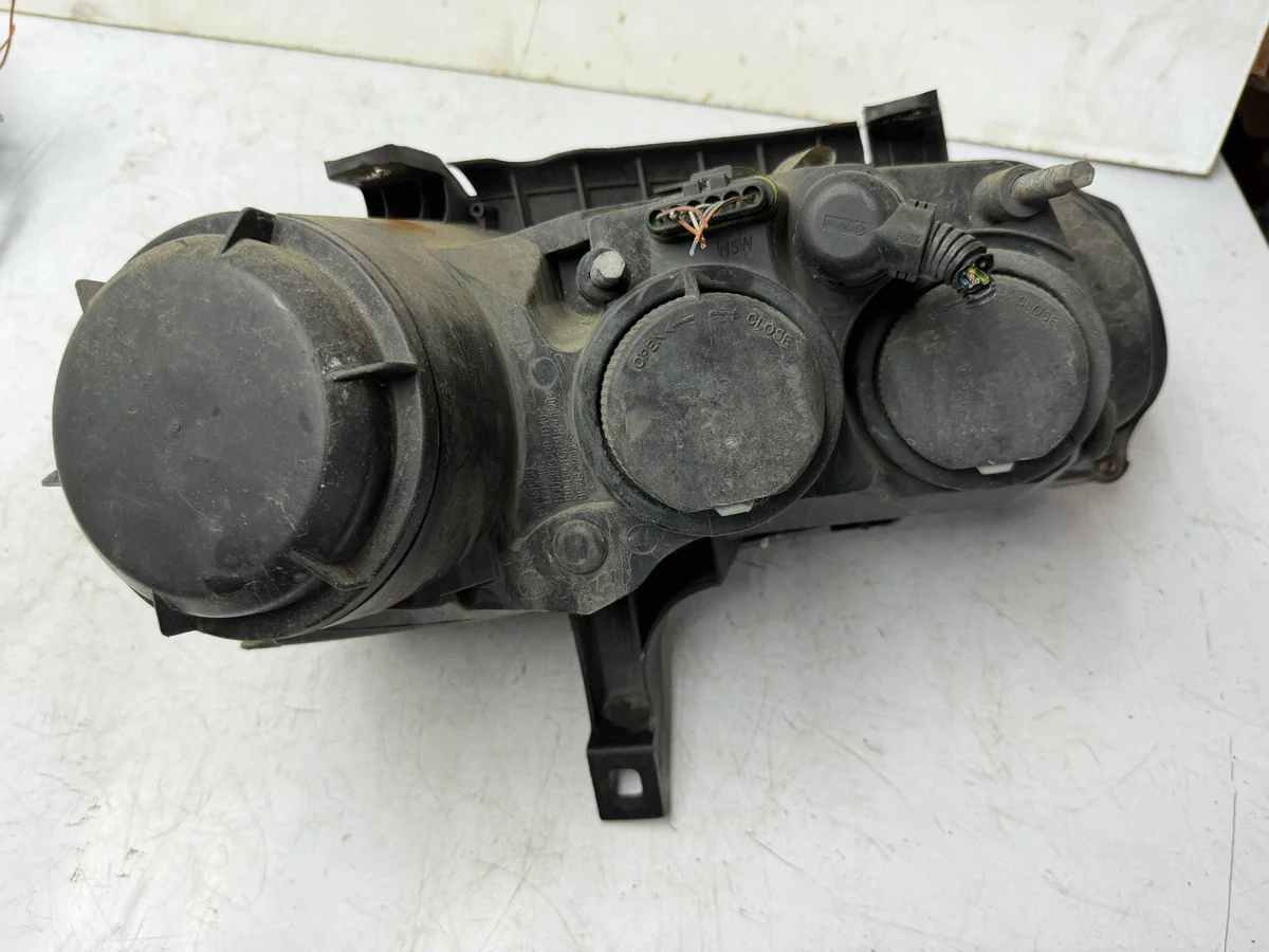 Strålkastare vänster Alfa Romeo 159 KOR3826 image 4