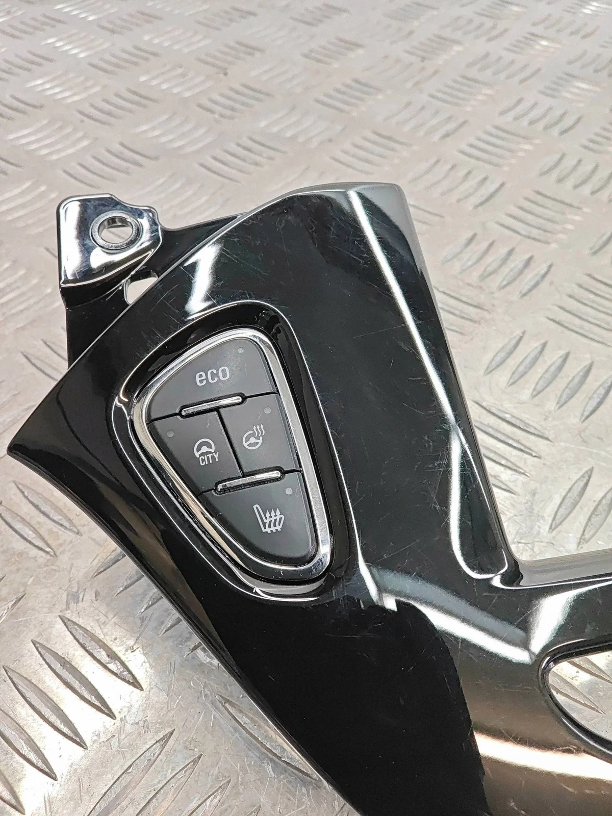 Opel Corsa E Mittelkonsole 39050456 image 4