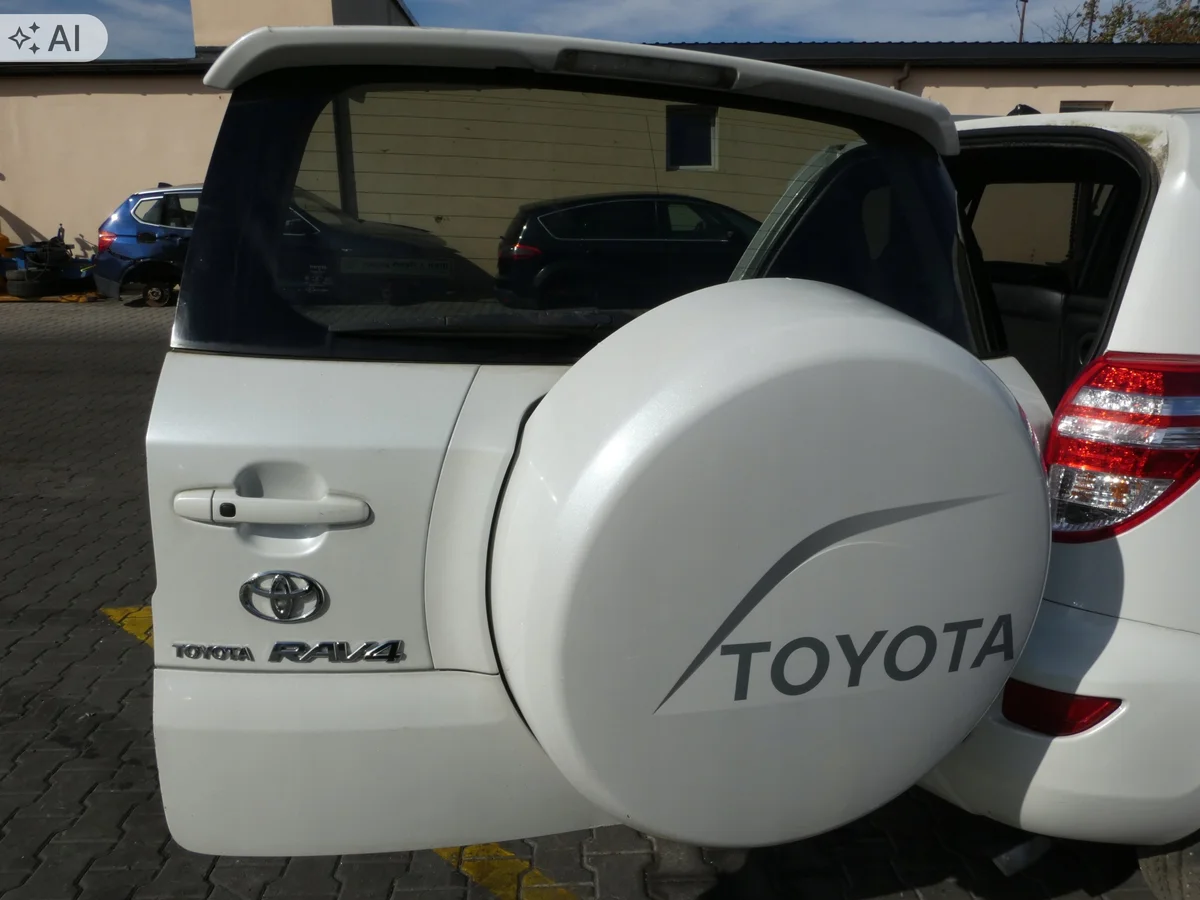 Toyota RAV4 III Karossdelar Bak Använd image 5
