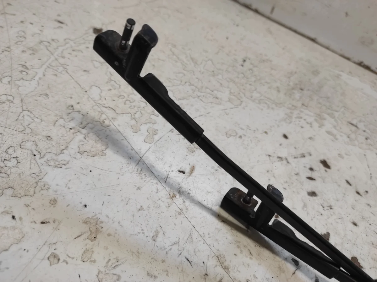 Audi A3 8P 03- Scheibenwischerarme vorne image 3