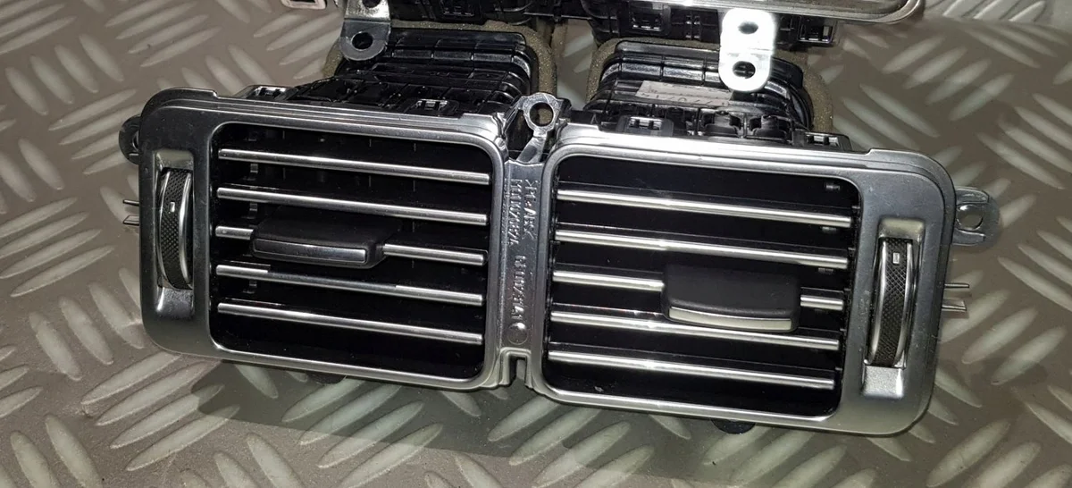 Range Rover Vogue L405 Grille Tunnel Arrière image 5
