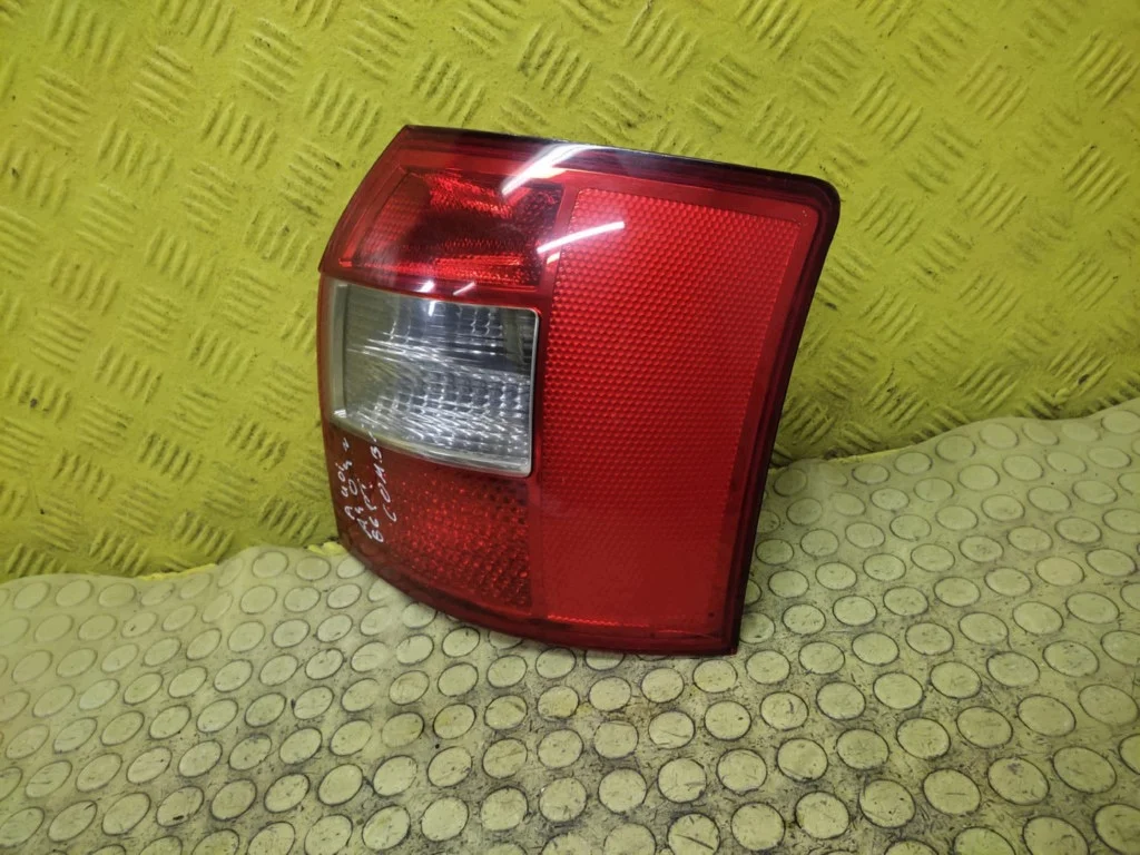 Audi A4 B6 Kombi Rückleuchte Rechts image 4