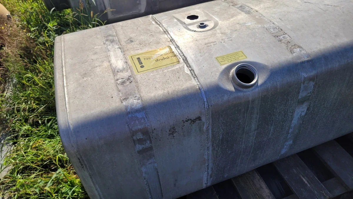 Scania Kraftstofftank 700L 1517309 Gebraucht image 3