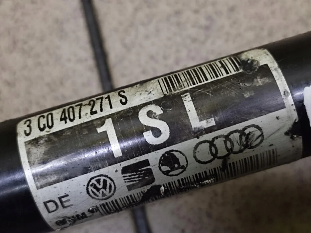 VW Passat B6 Antriebswelle Links Vorne image 5