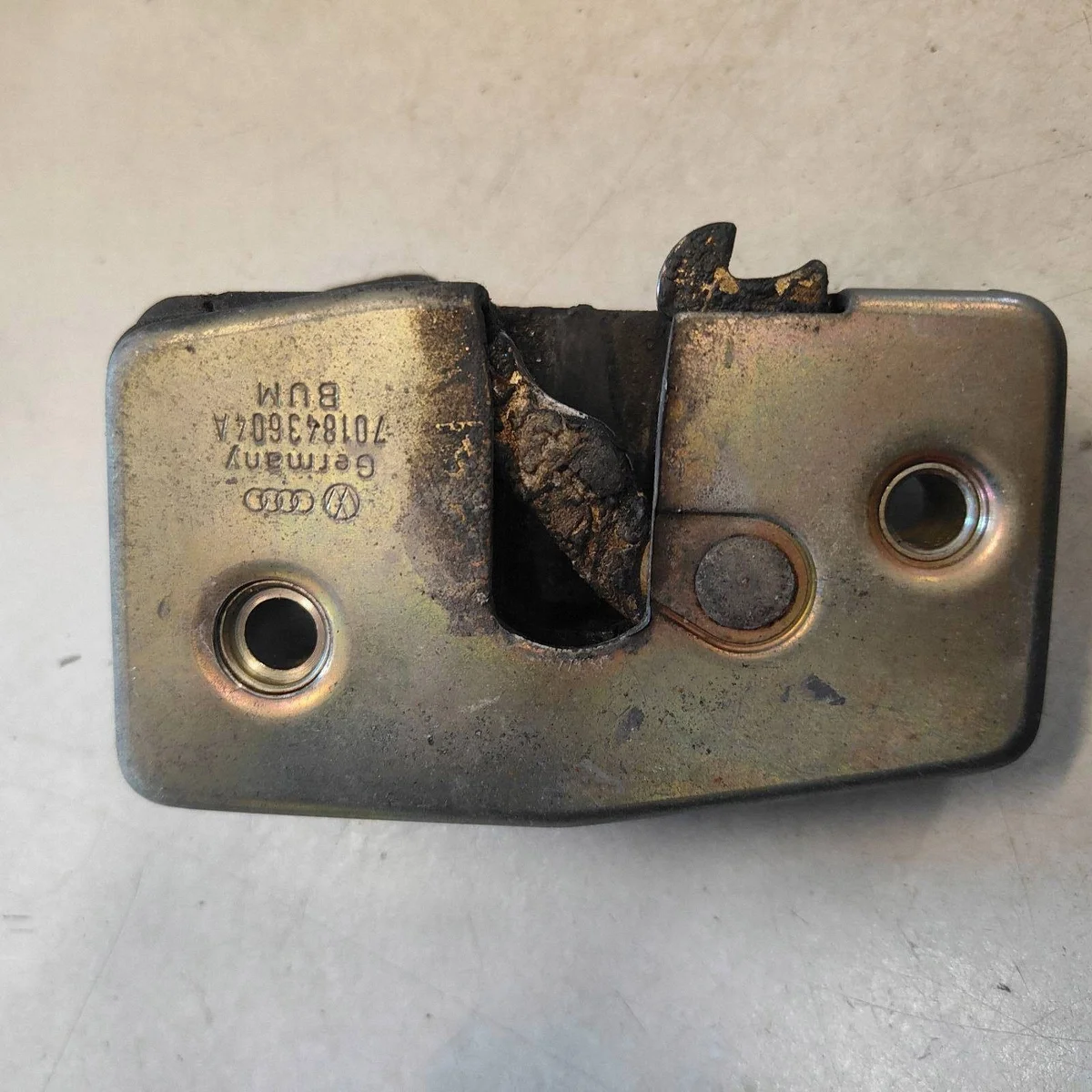Serrure porte coulissante VW T4 701843604A