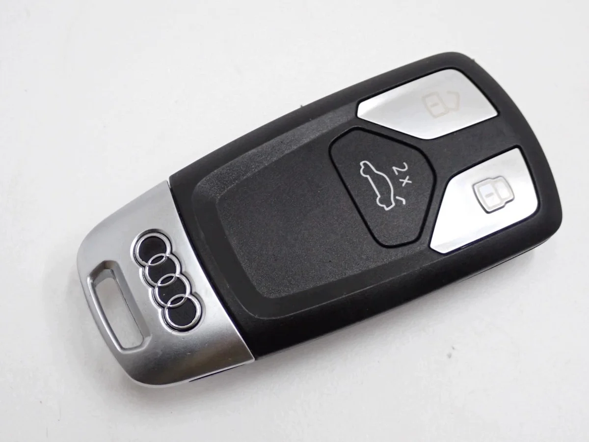 Nyckel Audi A4 B9 8W 4M0959754CP