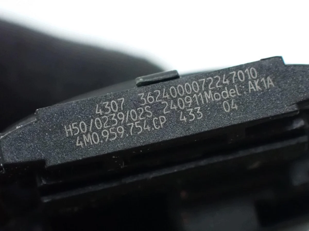 Llave Mando Audi A4 B9 4M0959754CP Usada image 3