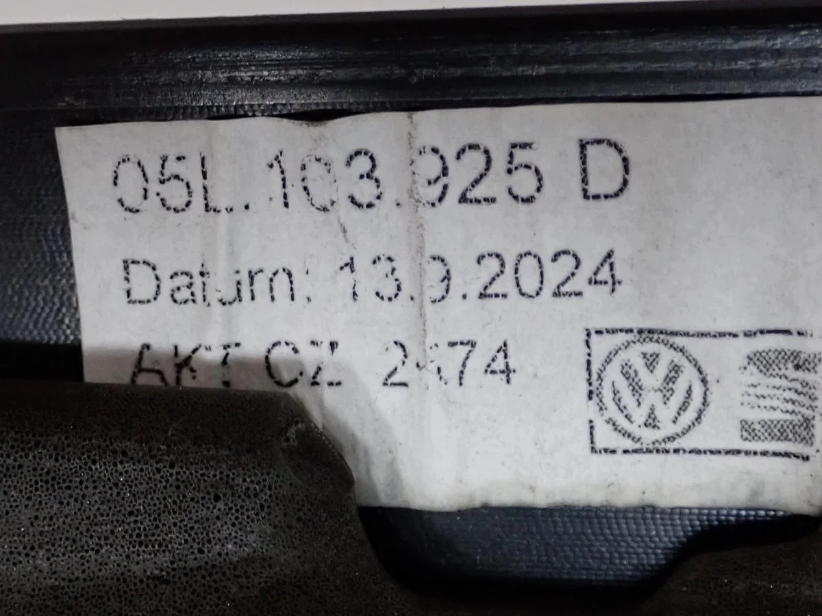 Abdeckung Motorhaube Audi A4 B9 2.0 TDI thumbnail 3