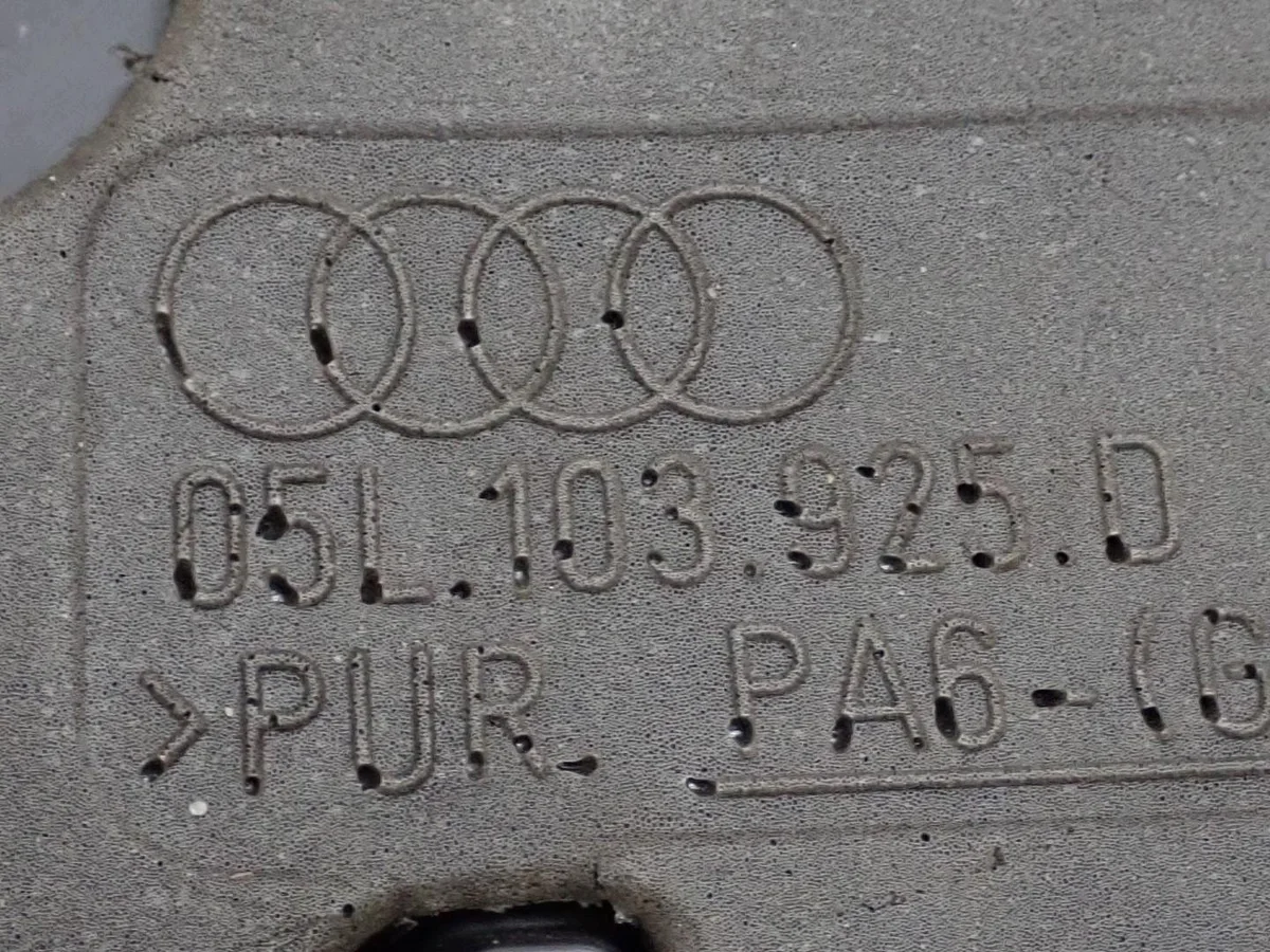 Abdeckung Motorhaube Audi A4 B9 2.0 TDI thumbnail 4