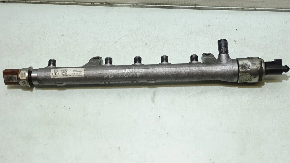 Audi A1 1.6TDI rampe d'injection 03L906054A