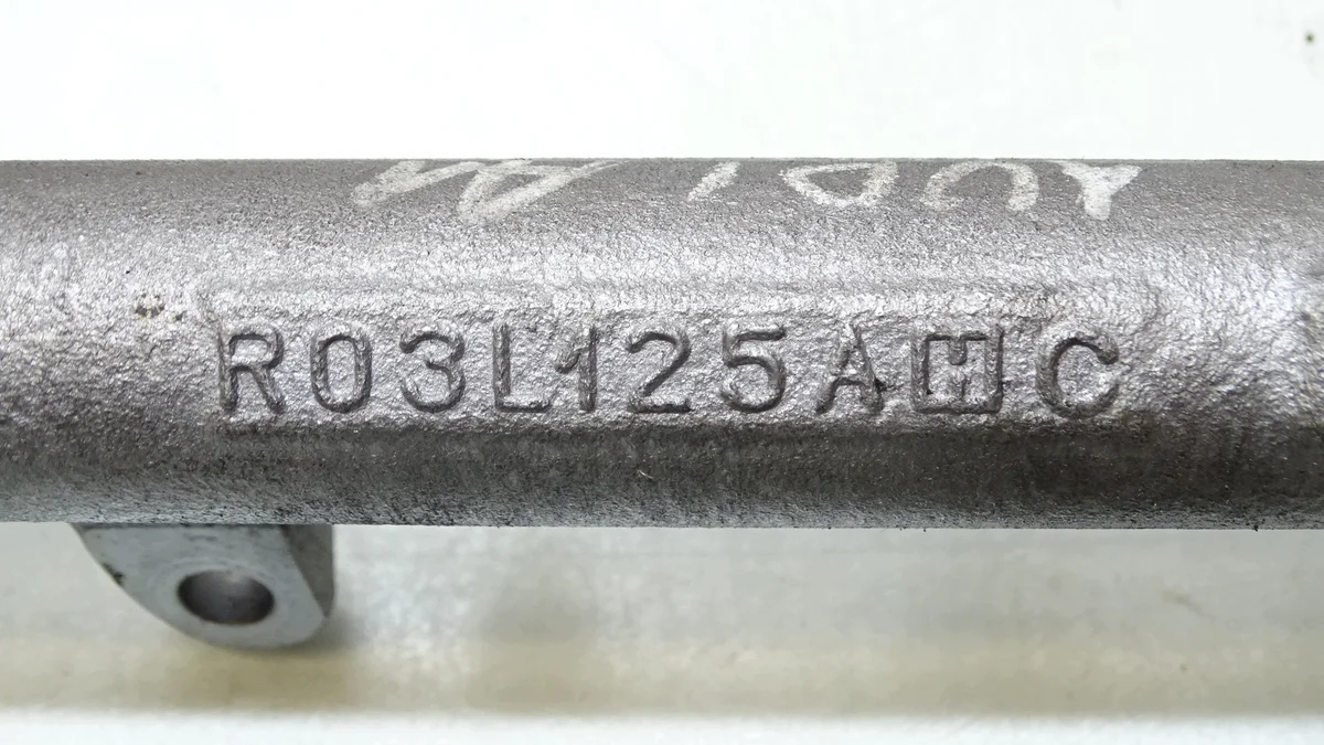 Audi A1 1.6TDI rampe d'injection 03L906054A image 3