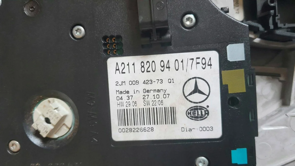 Luz Interior Mercedes W211 A2118209401 image 7