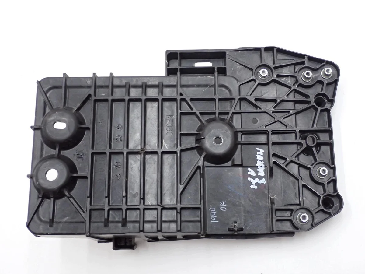 Mazda 3 BN Batterijhouder BJS7-56041 image 3