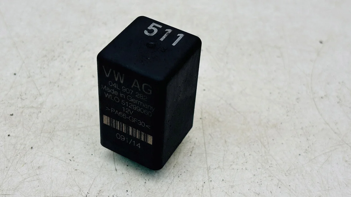 Boîtier de préchauffage Skoda Octavia 04L907282 image 3
