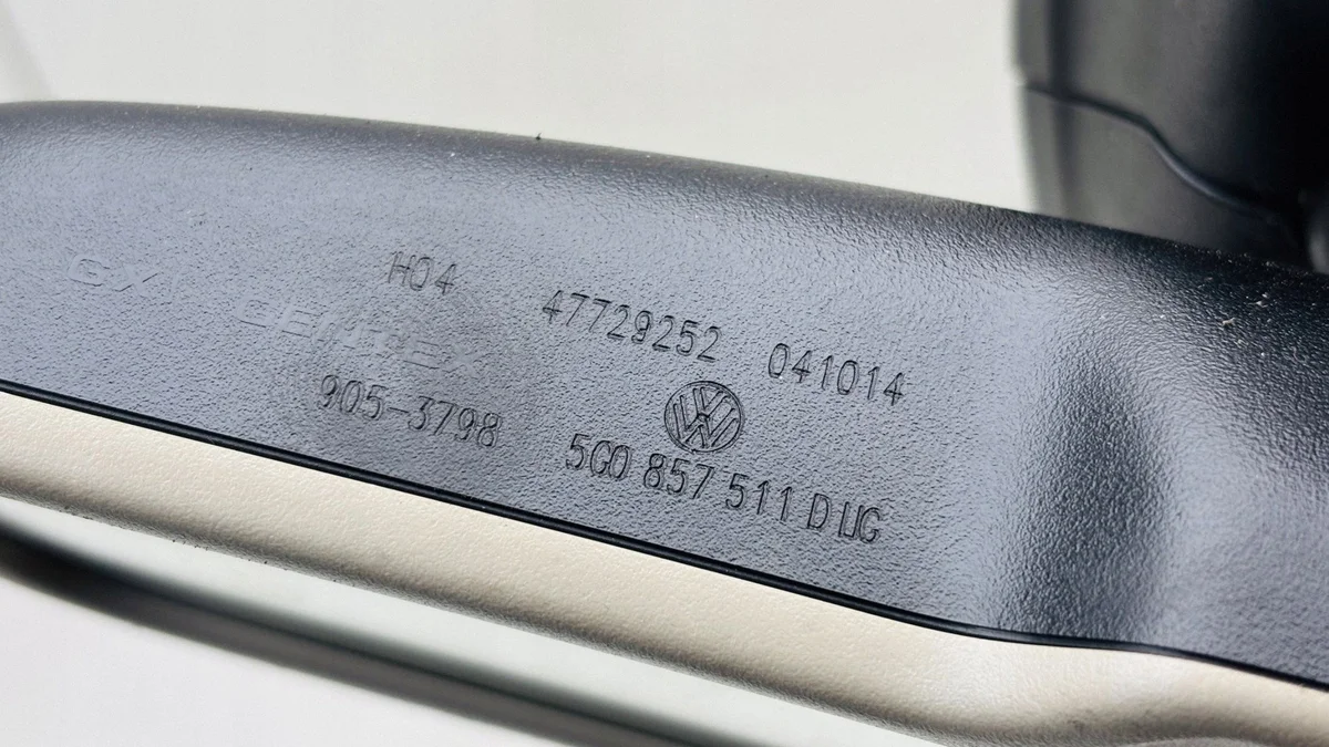 Skoda Octavia Mk3 Taustapeili 5G0857511D image 6