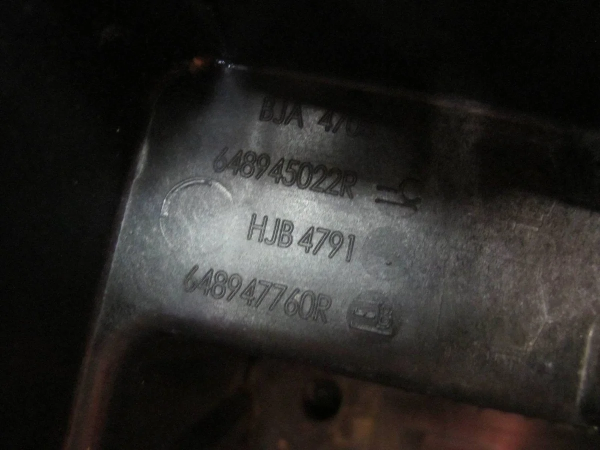Renault Clio 5 V B7 19- Akku Halterung 648945022R image 7