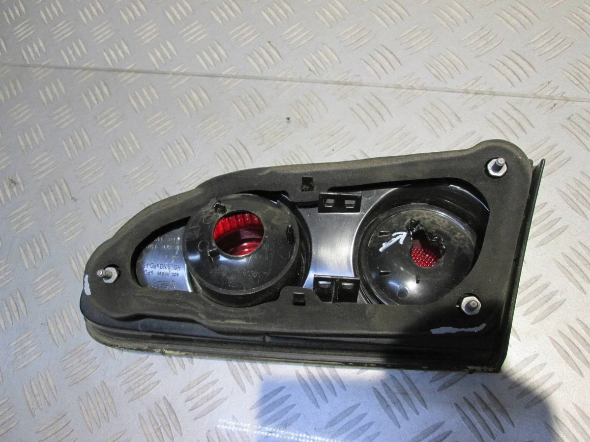 Seat Cordoba II Rückleuchte Links Klappe 6L5945093 image 3