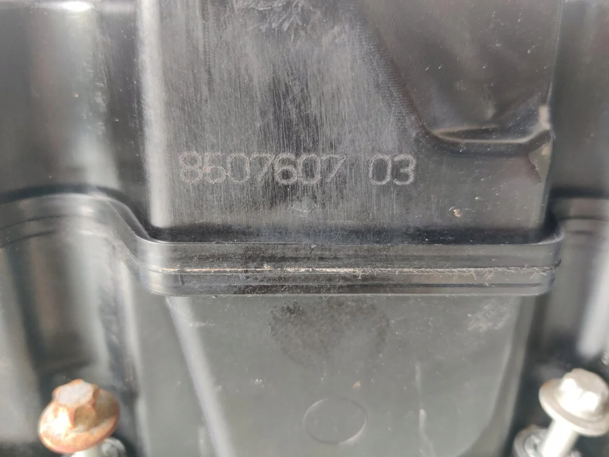 BMW Valve Cover 8507607 Used image 5