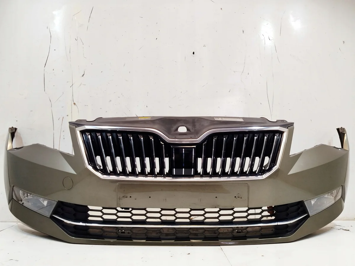 Para-choques Skoda Superb III Usado Cromado