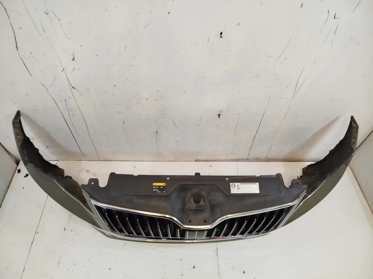 Para-choques Skoda Superb III Usado Cromado image 6