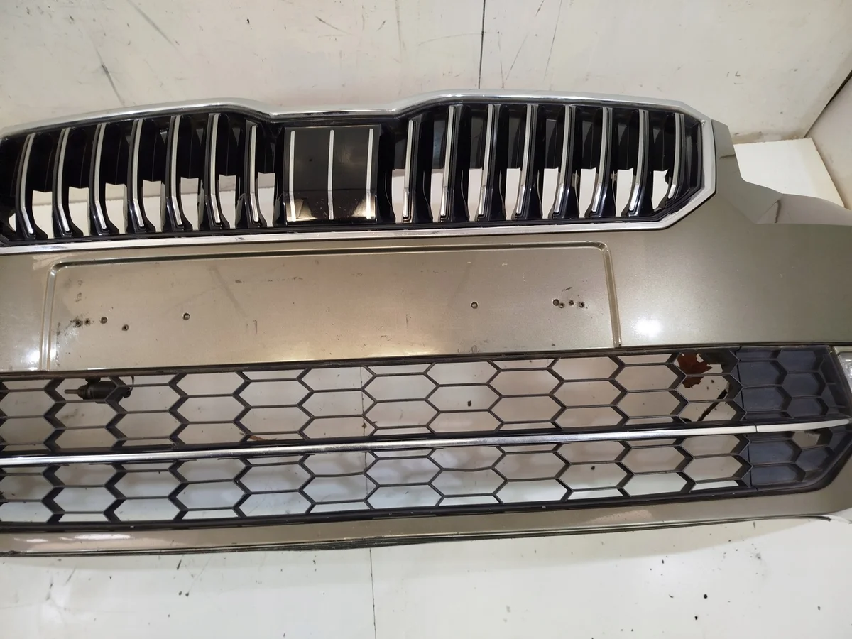 Para-choques Skoda Superb III Usado Cromado image 10