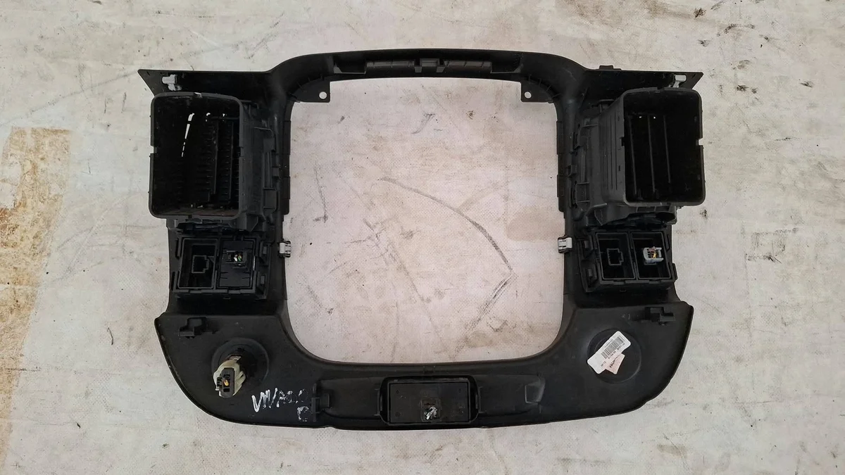 Opel Vivaro Air Vent Grille Frame 0DCVYHC3 image 3