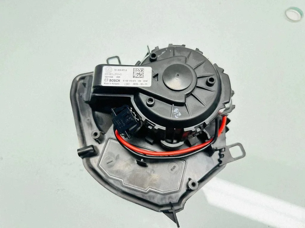 VW Transporter T6 Stellmotor Heizung 16477346 image 3