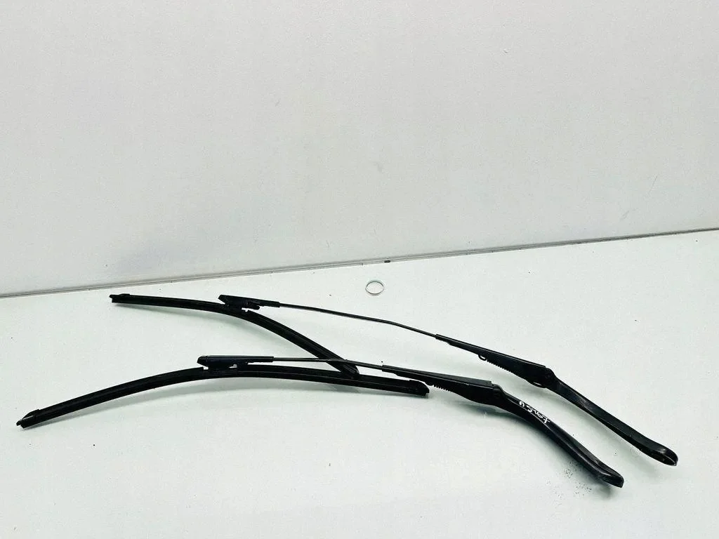 Brazo limpiaparabrisas BMW 3 F31 1474 Usado