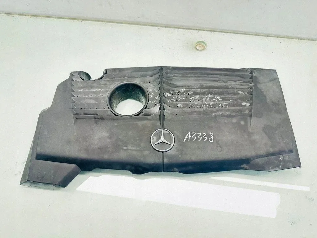Mercedes B-KL W246 Motorskydd Övre A2700100067