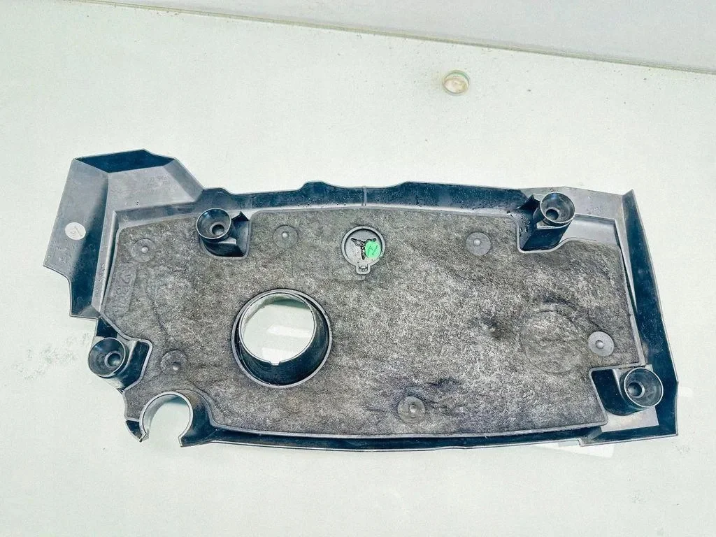 Mercedes B-Klasse W246 Motorabdeckung Oben A2700100067 image 3