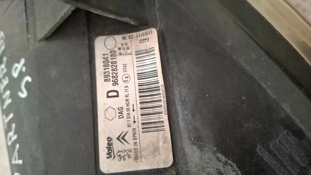 Faro delantero derecho Berlingo Partner III usado image 3
