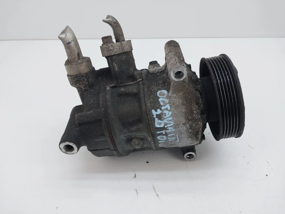 Klimakompressor 5Q0820803C Skoda Octavia III image 4