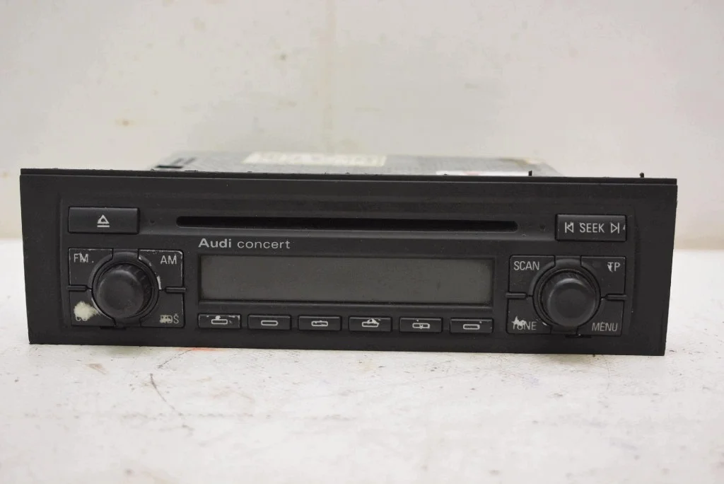 Radio CD RDS Audi A4 B6 8E0035186 Käytetty