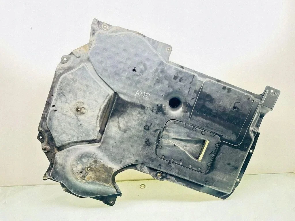 Moottorin suojalevy Mercedes-Benz E (W212)