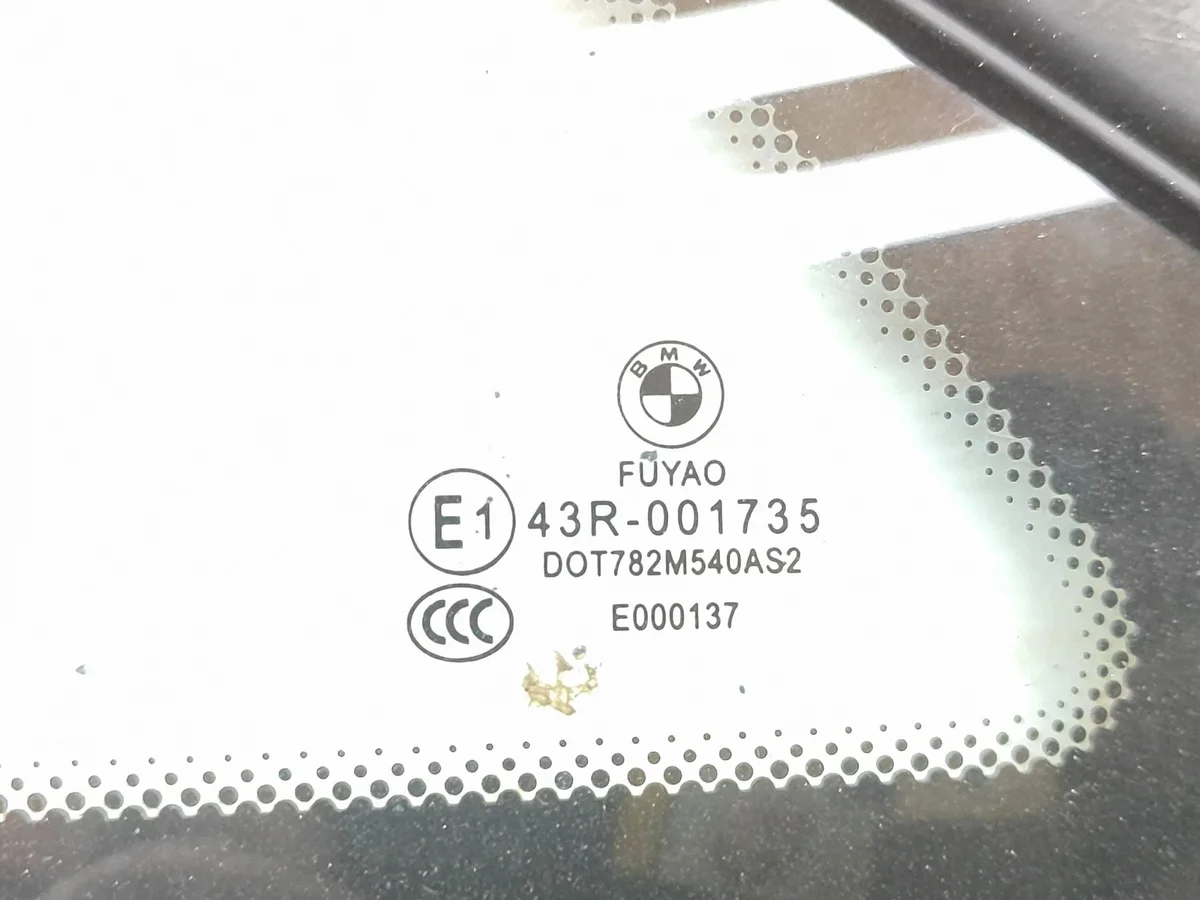 BMW 2 F46 Seitenverkleidung Rechts E000137 image 3