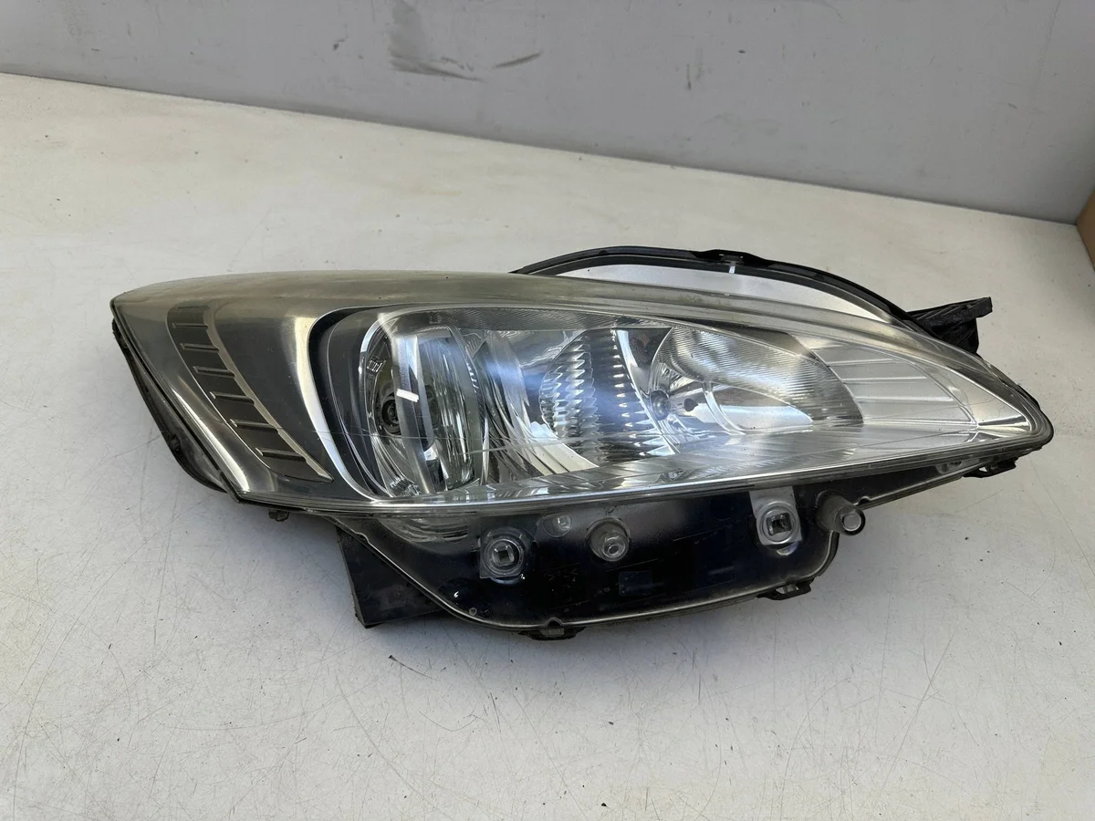 Peugeot 508 2011 Ajovalo Oikea Käytetty