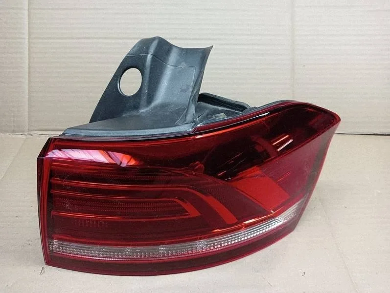 VW Passat B8 Kombi Tail Light Right Used