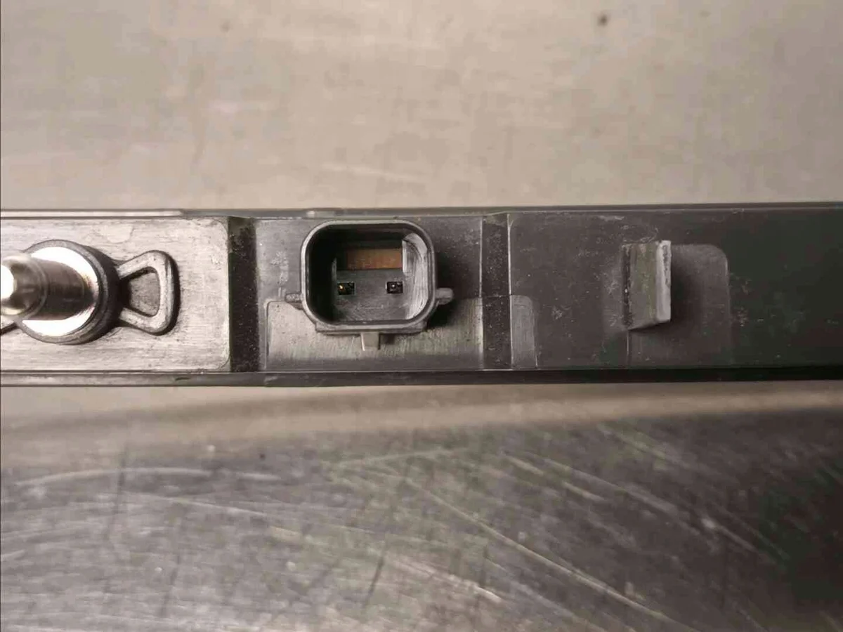 2017 Citroen C3 Aircross 3rd Brake Light 9825453680 image 3