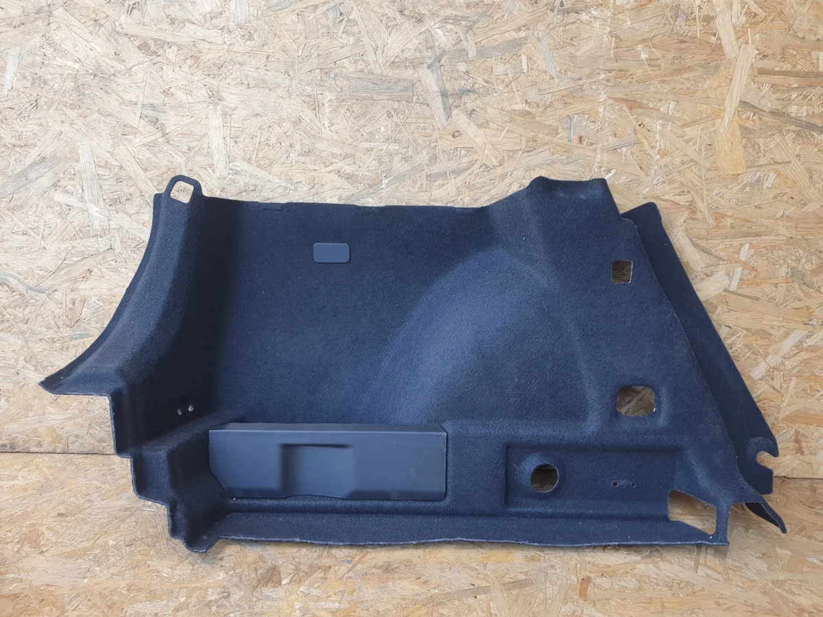 Cupra Formentor sidopanel bagage vänster bak