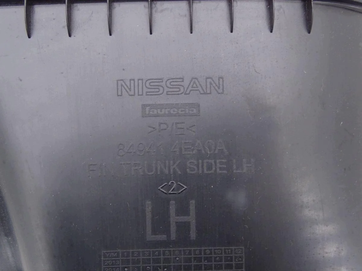 Nissan Qashqai J11 Ablagefach Rückseite Links image 3