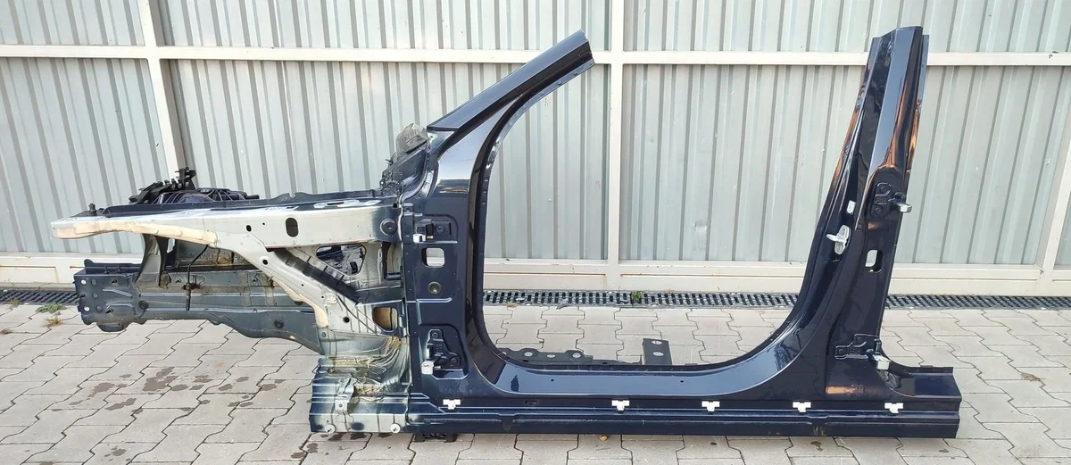 Mercedes W205 Sedan Kwarta Linker Voorkant