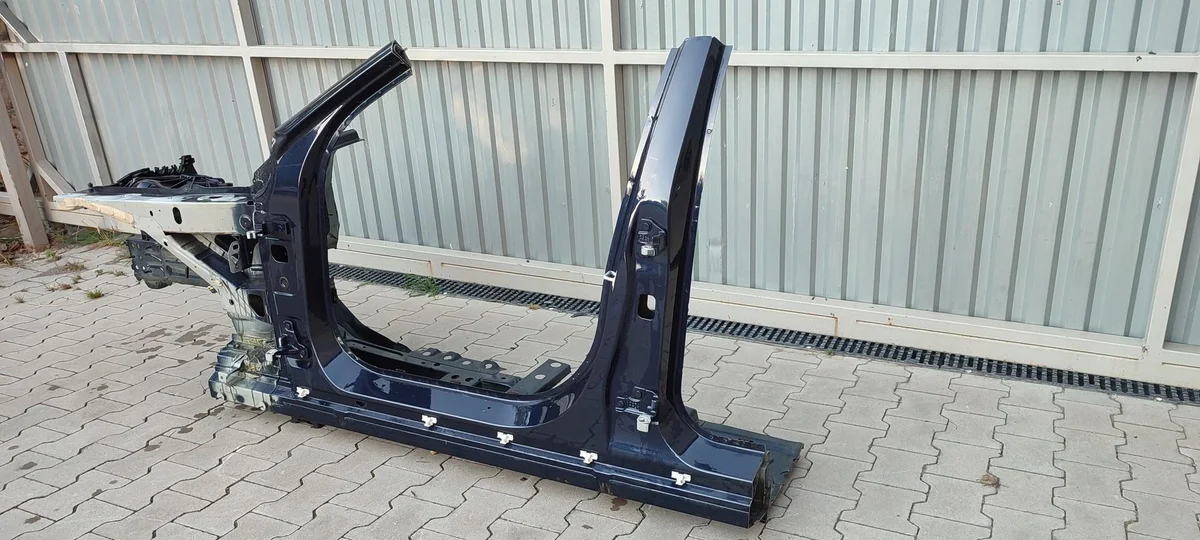 Mercedes W205 Limo Schweller Vorne Links image 3