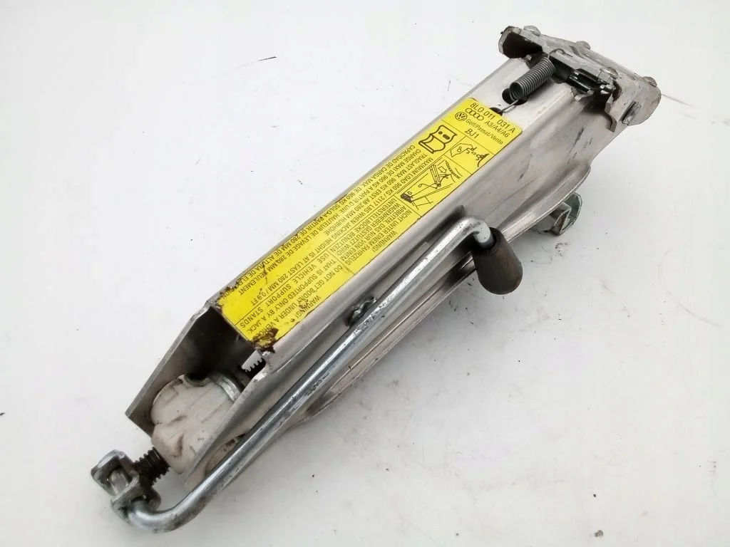 Gato Audi A3 8L Golf IV 8L0011031A Usado