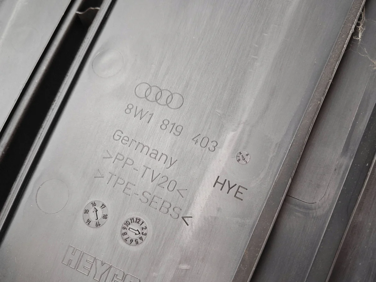 Audi A4 B9 8W tuulilasin alakate 8W1819403 image 9